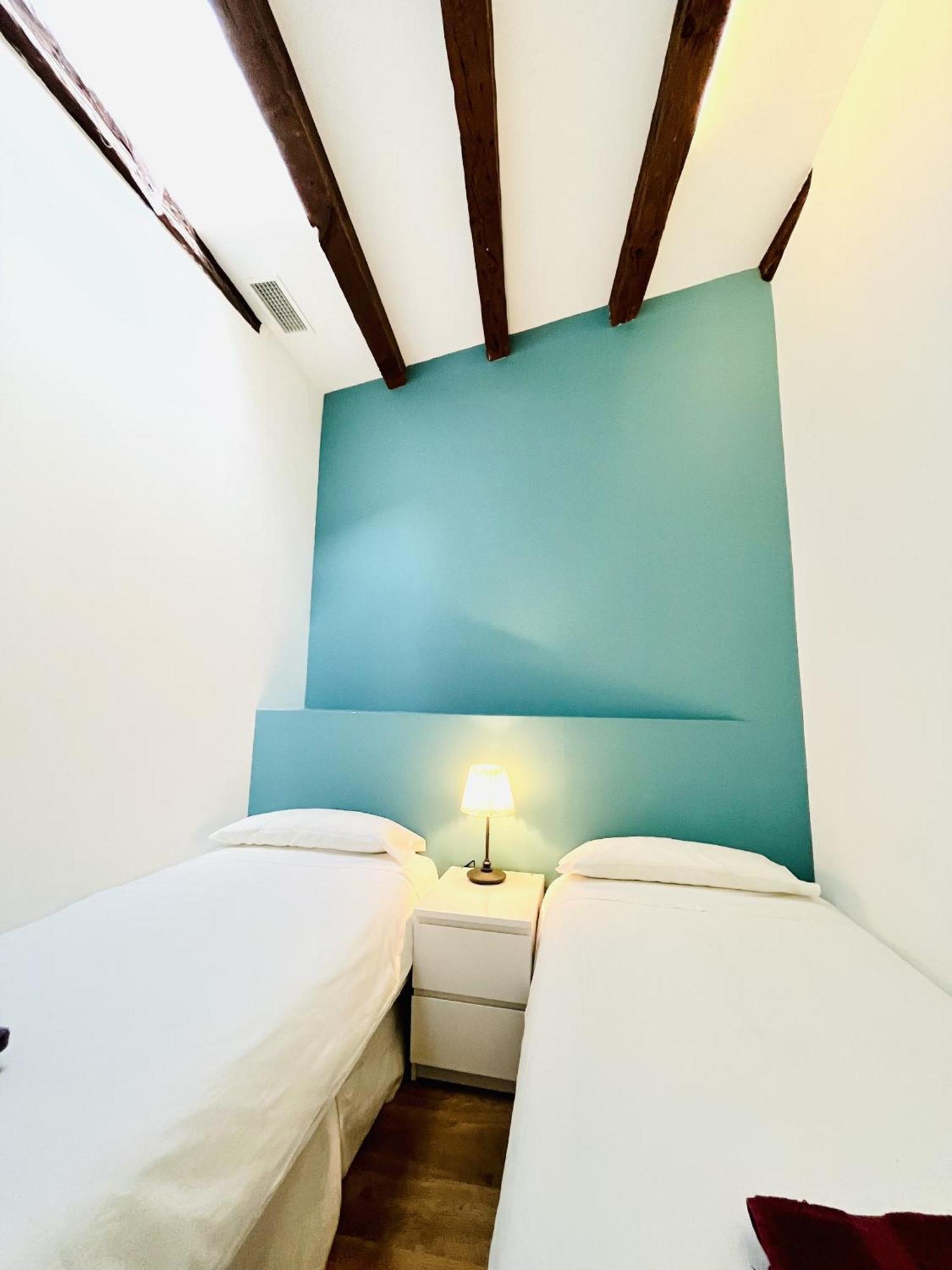 Dplace To Be - Amazing Apartments In Historic Center Мадрид Номер фото