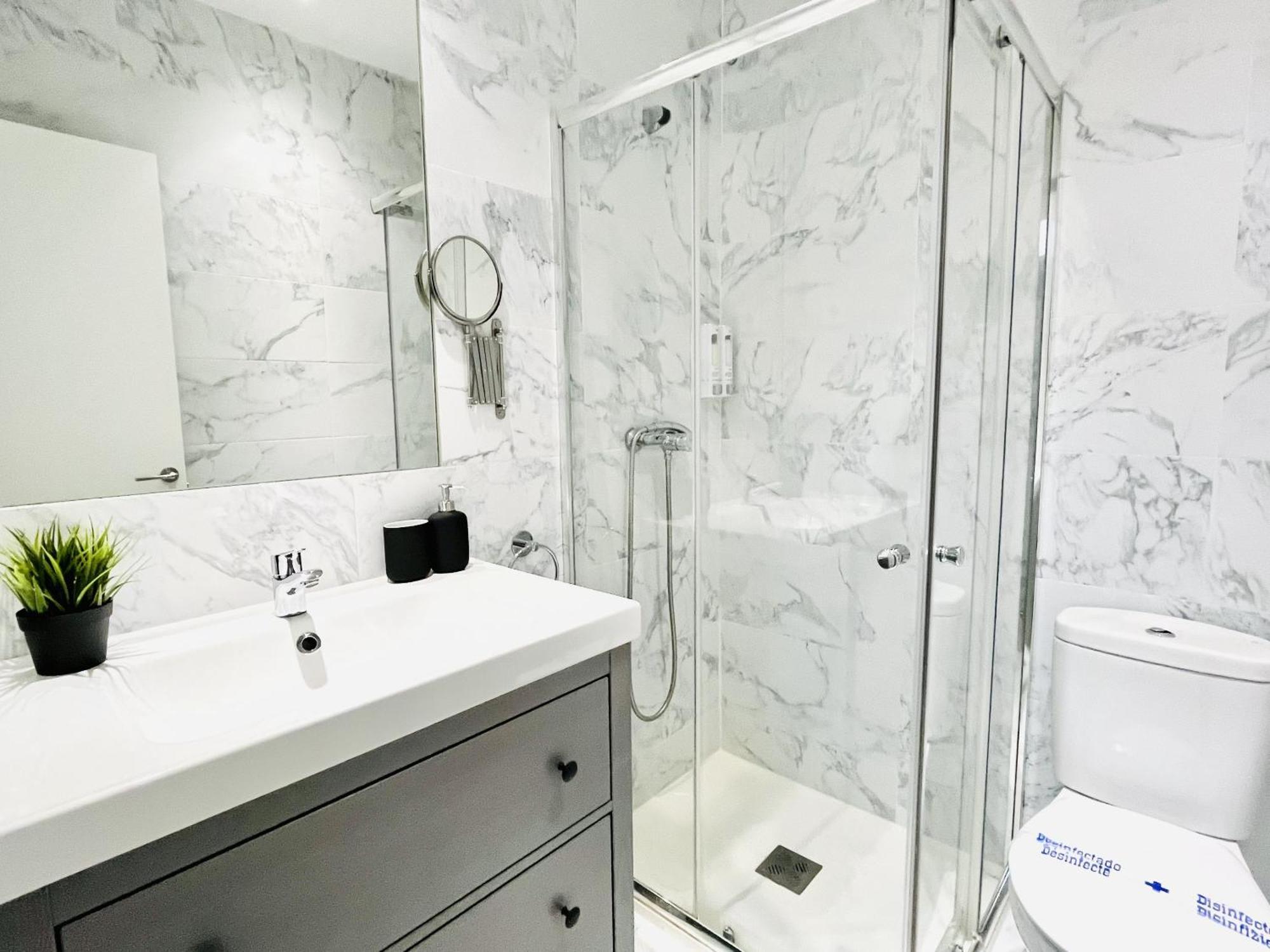Dplace To Be - Amazing Apartments In Historic Center Мадрид Номер фото